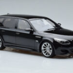BMW M5 E61 Touring Czarny Otto 1:18 - image 4 of 6