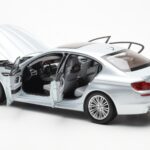 BMW M5 F10 Silverstone Srebrny Paragon 1:18 80432186353 - image 5 of 8