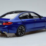 BMW M5 F90 Marina Bay Niebieski Norev 1:18 - image 3 of 7