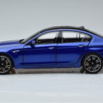 BMW M5 F90 Marina Bay Niebieski Norev 1:18 - image 4 of 7