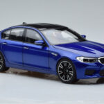 BMW M5 F90 Marina Bay Niebieski Norev 1:18 - image 5 of 7