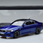 BMW M5 F90 Marina Bay Niebieski Norev 1:18 - image 7 of 7