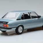 BMW M535i E12 Niebieski Norev 1:18 - image 2 of 6