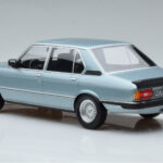 BMW M535i E12 Niebieski Norev 1:18 - image 5 of 6