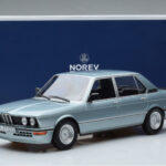 BMW M535i E12 Niebieski Norev 1:18 - image 6 of 6