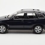 BMW X5 4.4i E53 Ciemny Niebieski Kyosho 1:18 - image 4 of 8
