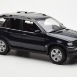 BMW X5 4.4i E53 Ciemny Niebieski Kyosho 1:18 - image 6 of 8