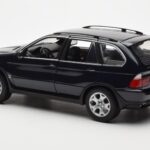 BMW X5 4.4i E53 Ciemny Niebieski Kyosho 1:18 - image 7 of 8