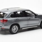 BMW X5 F15 Space Szary Paragon 1:18 - image 3 of 8