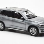 BMW X5 F15 Space Szary Paragon 1:18 - image 6 of 8