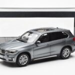 BMW X5 F15 Space Szary Paragon 1:18 - image 8 of 8