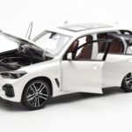 BMW X5 G05 Biały Paragon 1:18 - image 2 of 8