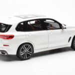 BMW X5 G05 Biały Paragon 1:18 - image 3 of 8