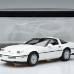 Chevrolet Corvette C4 Biały AUTOart 1:18 71243 Metal - image 8 of 8