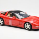 Chevrolet Corvette C5 Hardtop Czerwony UT Models 1:18 - image 4 of 6