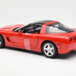 Chevrolet Corvette C5 Hardtop Czerwony UT Models 1:18 - image 5 of 6