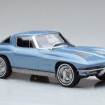 Chevrolet Corvette C2 Sting Ray Niebieski Norev 1:18 - image 4 of 6