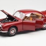 Daimler 250 V8 Czerwony Paragon 1:18 PA-98312 - image 2 of 8