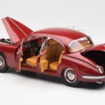 Daimler 250 V8 Czerwony Paragon 1:18 PA-98312 - image 5 of 8