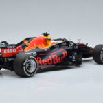 Red Bull Racing RB16B #33 M. Verstappen Abu Dhabi GP F1 World Champion 2021 Minichamps 1:18 - image 2 of 6