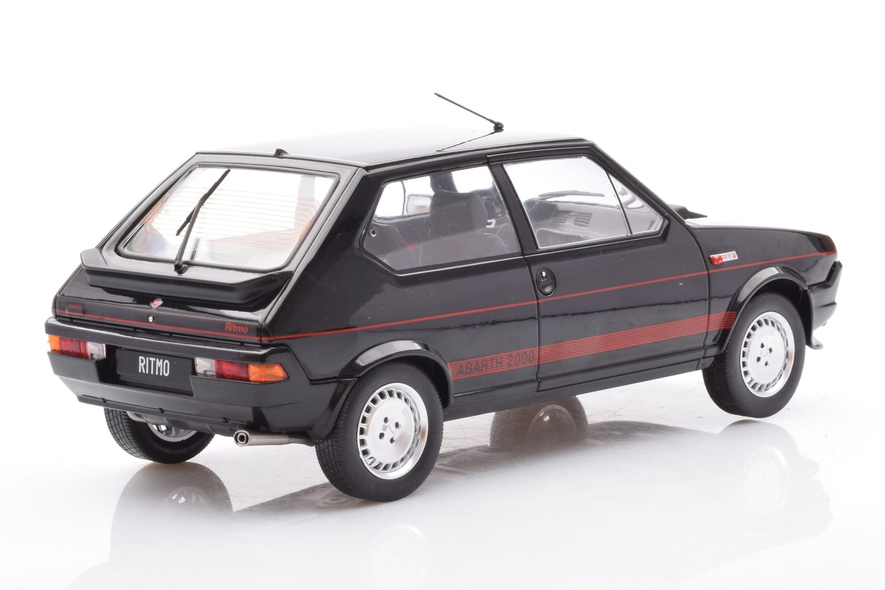 Fiat Ritmo TC 125 Abarth Czarny MCG 1:18 MCG18418 Metal — zdjęcie 2 z 6