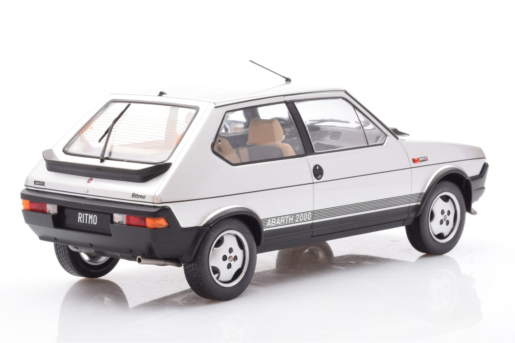 Fiat Ritmo TC 125 Abarth Srebrny MCG 1:18 MCG18417 Metal — zdjęcie 2 z 6