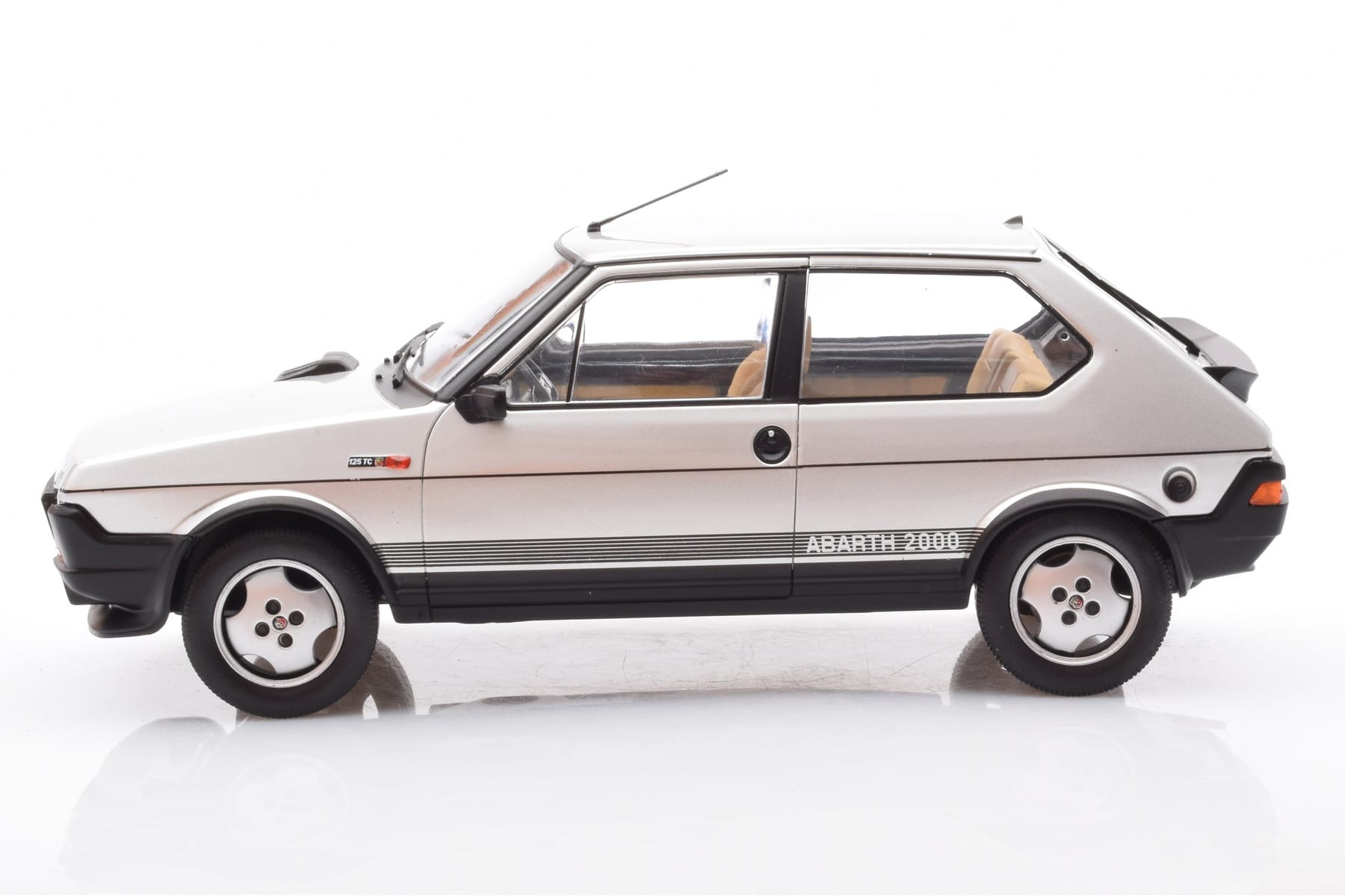 Fiat Ritmo TC 125 Abarth Srebrny MCG 1:18 MCG18417 Metal — zdjęcie 3 z 6