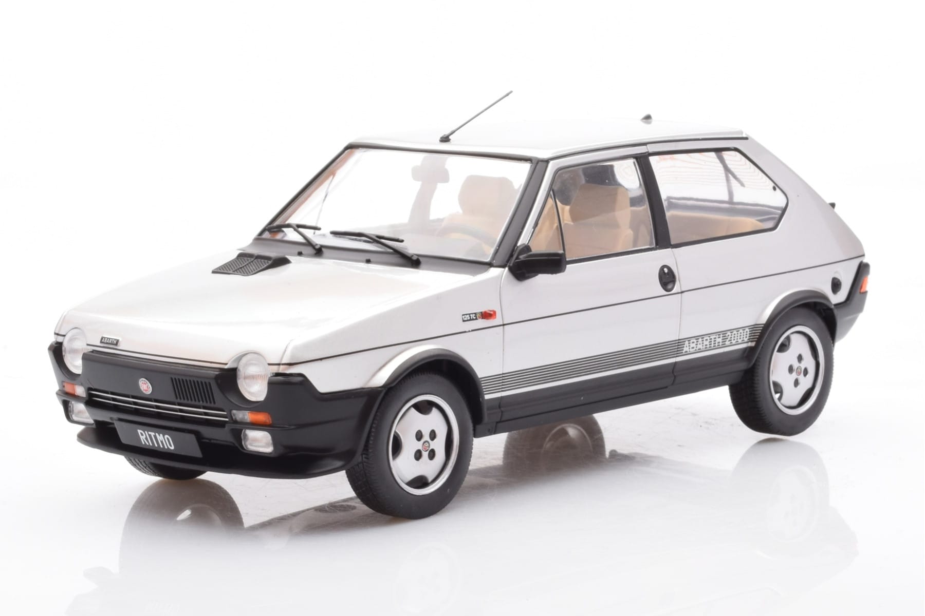 Fiat Ritmo TC 125 Abarth Srebrny MCG 1:18 MCG18417 Metal