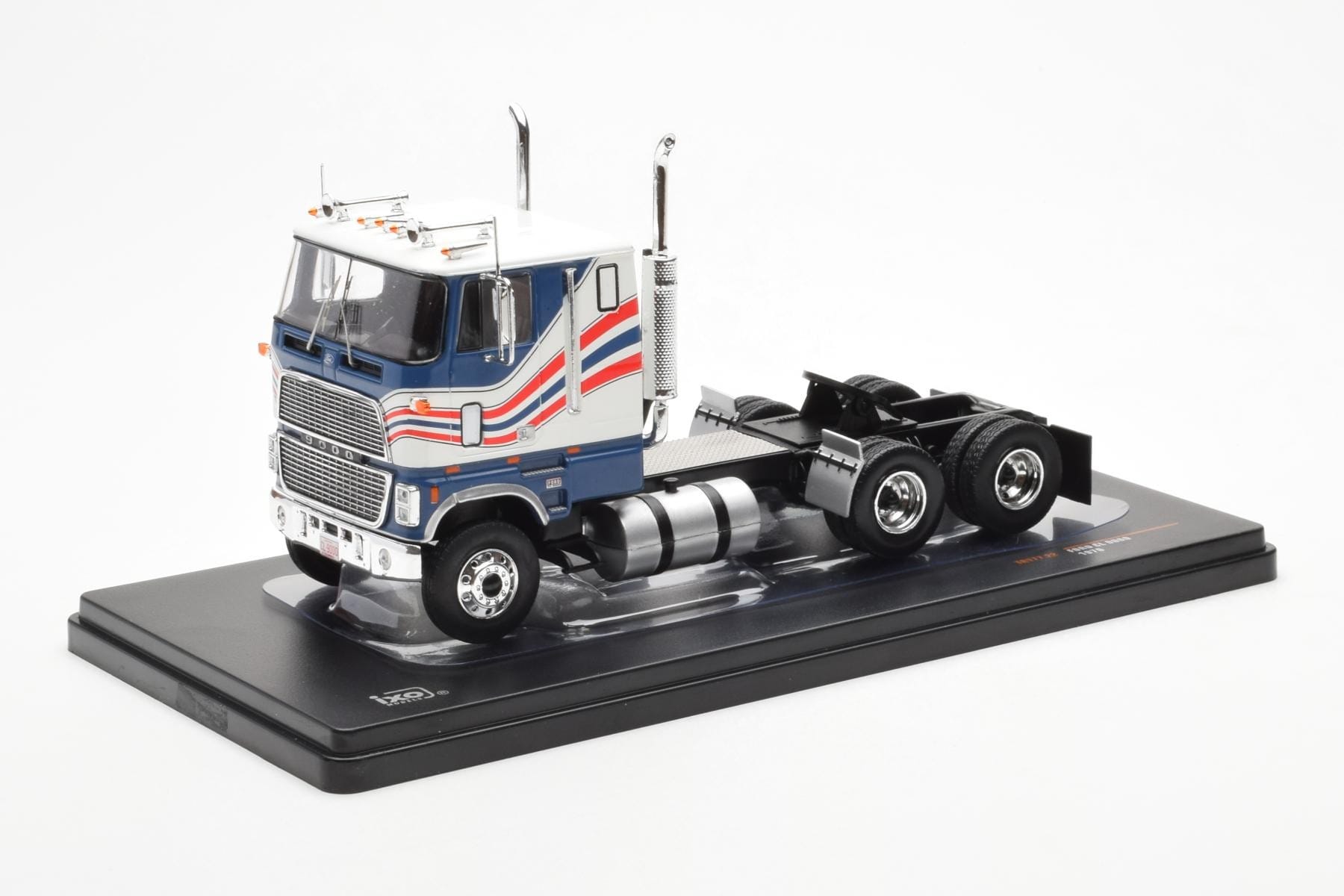 Ford CL 9000 Biały Niebieski IXO 1:43 TR177 Metal — zdjęcie 3 z 4