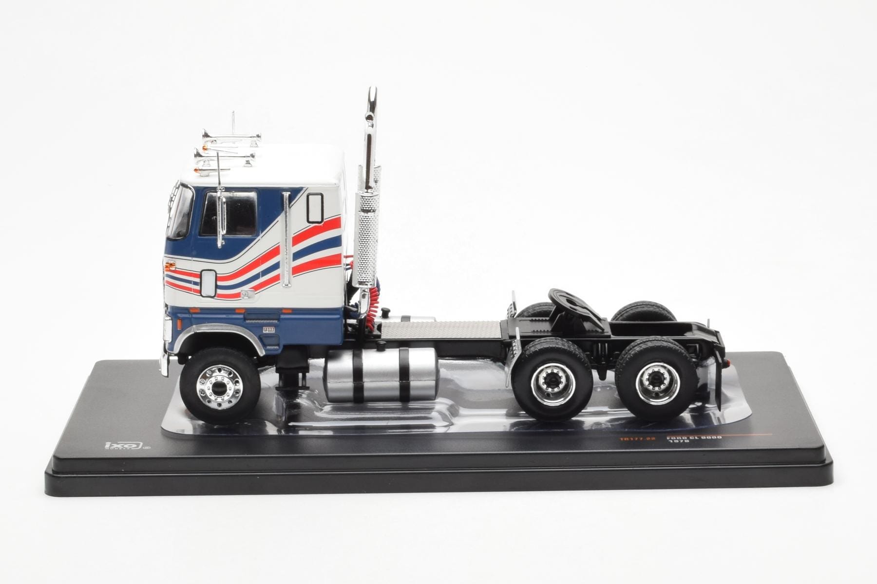 Ford CL 9000 Biały Niebieski IXO 1:43 TR177 Metal