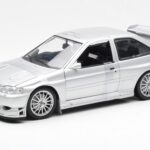Ford Escort RS Cosworth Wersja Drogowa Srebrny UT Models 1:18