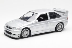 Ford Escort RS Cosworth Wersja Drogowa Srebrny UT Models 1:18