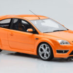 Ford Focus Mk2 ST 2.5 Electric Pomarańczowy Otto 1:18 - image 4 of 6