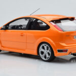 Ford Focus Mk2 ST 2.5 Electric Pomarańczowy Otto 1:18 - image 5 of 6