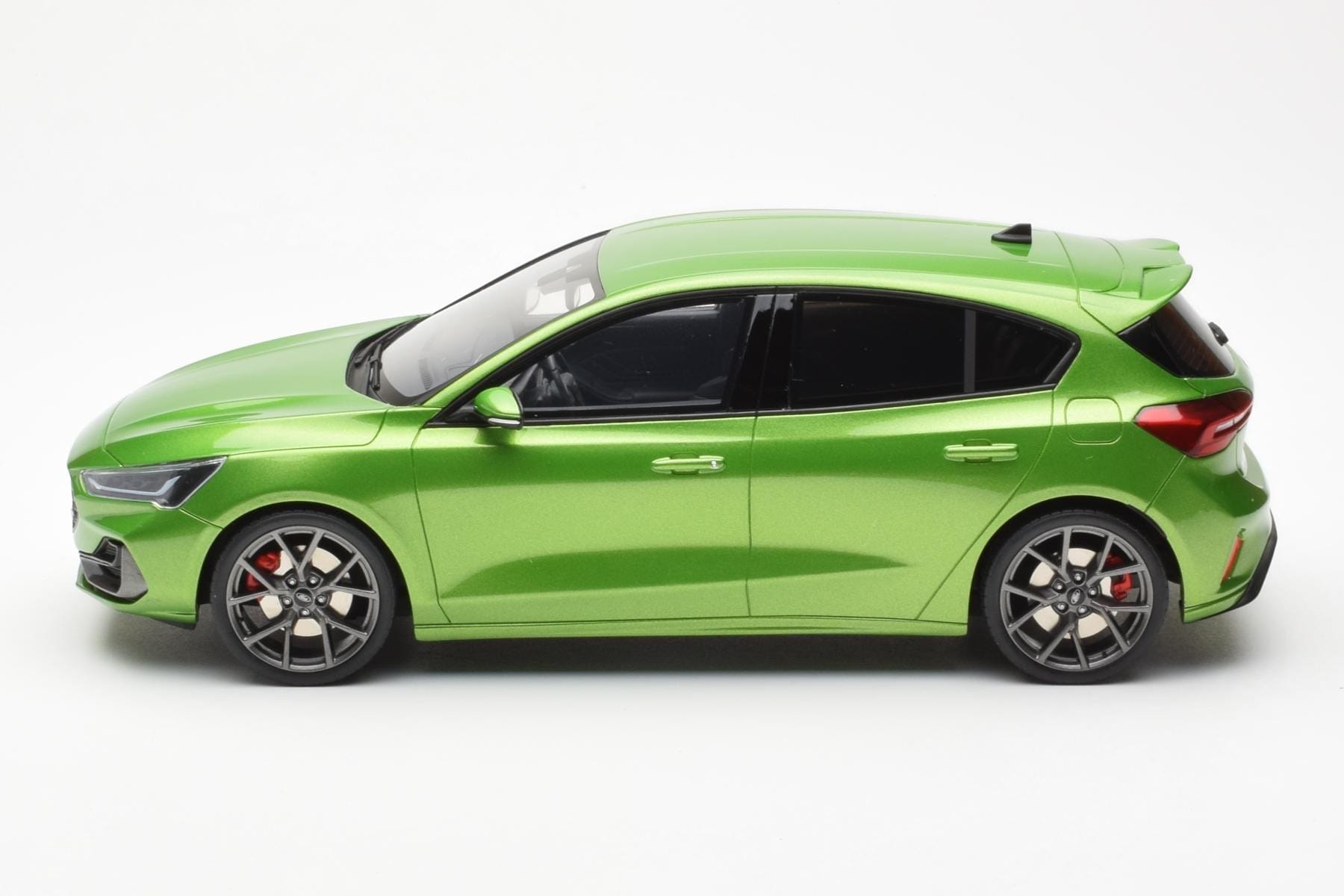 Ford Focus Mk5 ST Phase 2 Mean Zielony Otto 1:18 OT450 Żywica — zdjęcie 3 z 6