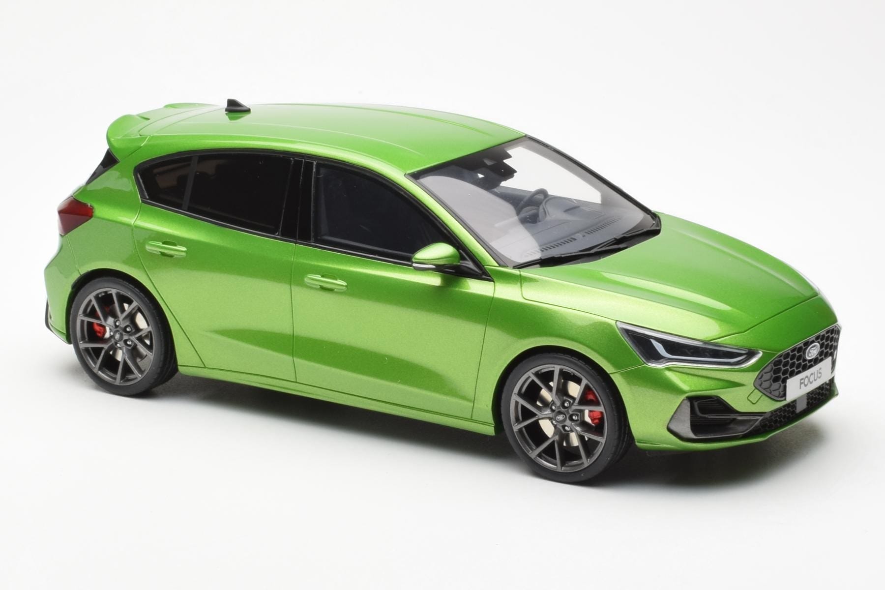 Ford Focus Mk5 ST Phase 2 Mean Zielony Otto 1:18 OT450 Żywica — zdjęcie 4 z 6