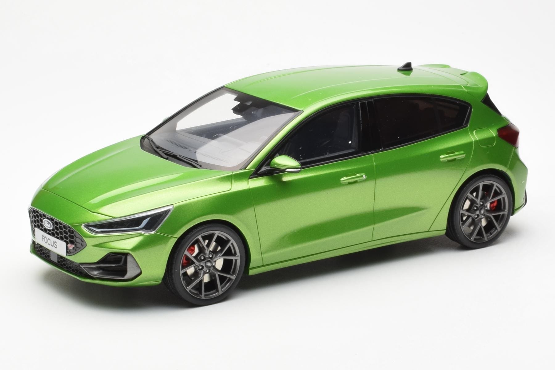 Ford Focus Mk5 ST Phase 2 Mean Zielony Otto 1:18 OT450 Żywica