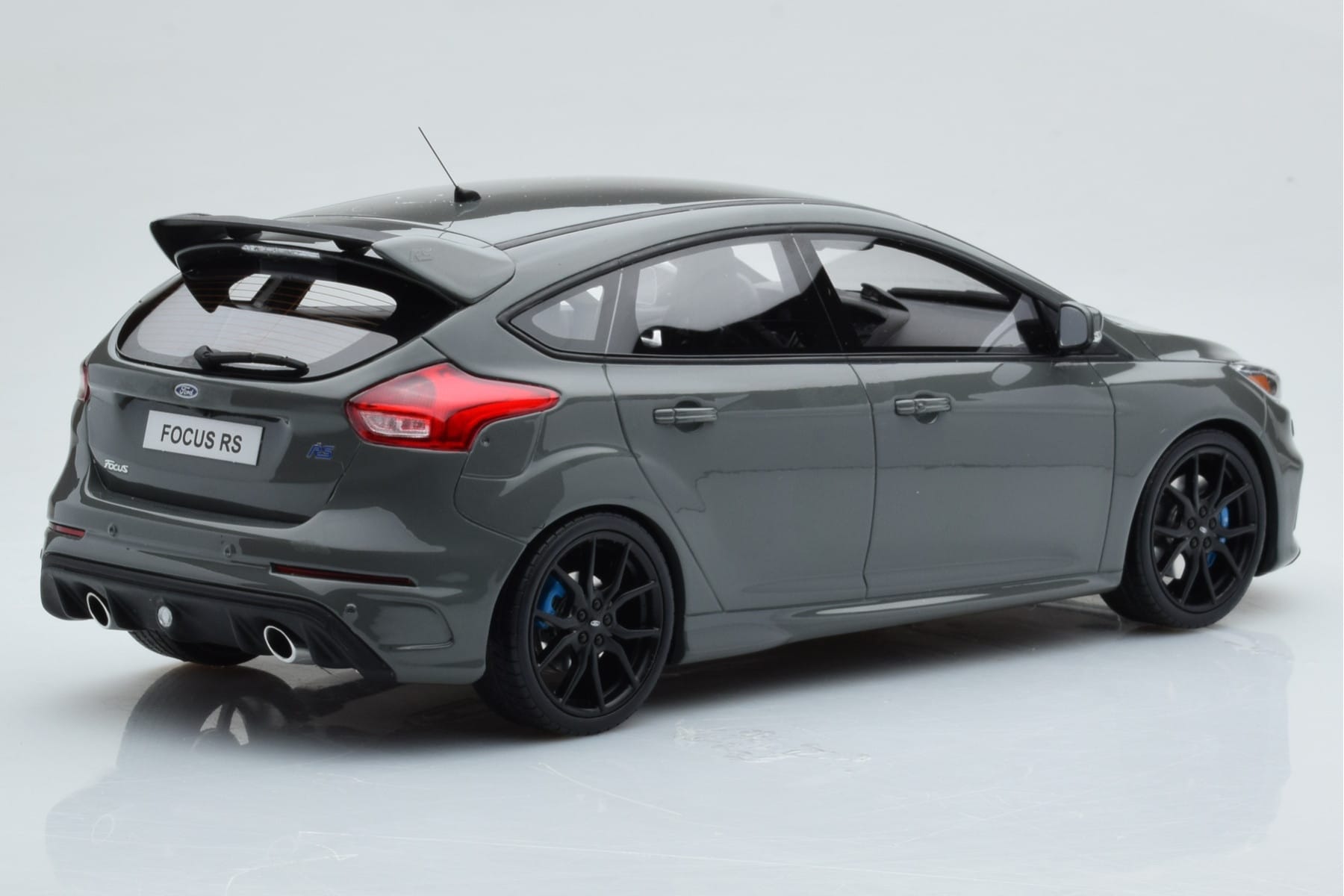 Ford Focus RS Mk3 Stealth Szary Otto 1:18 OT779 Żywica — zdjęcie 2 z 6