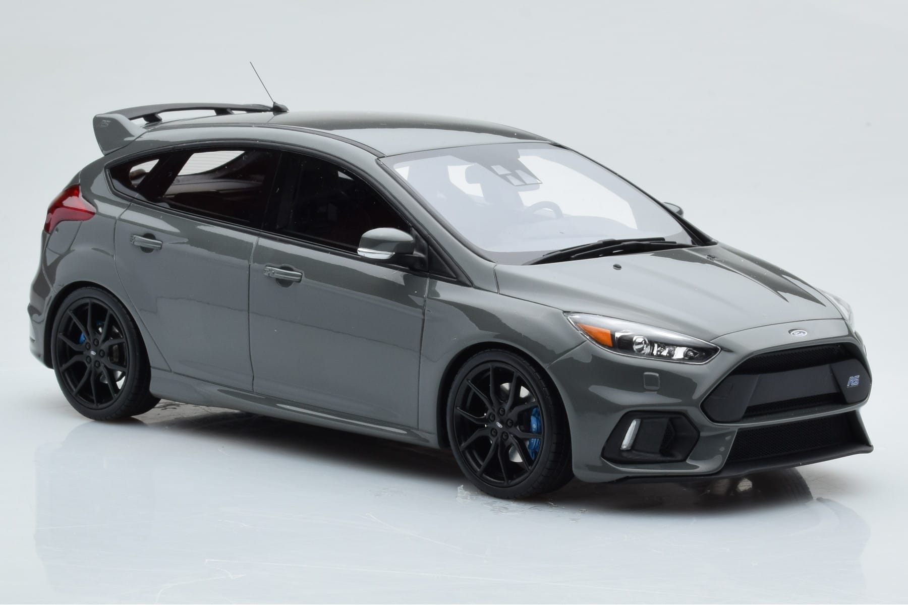 Ford Focus RS Mk3 Stealth Szary Otto 1:18 OT779 Żywica — zdjęcie 4 z 6
