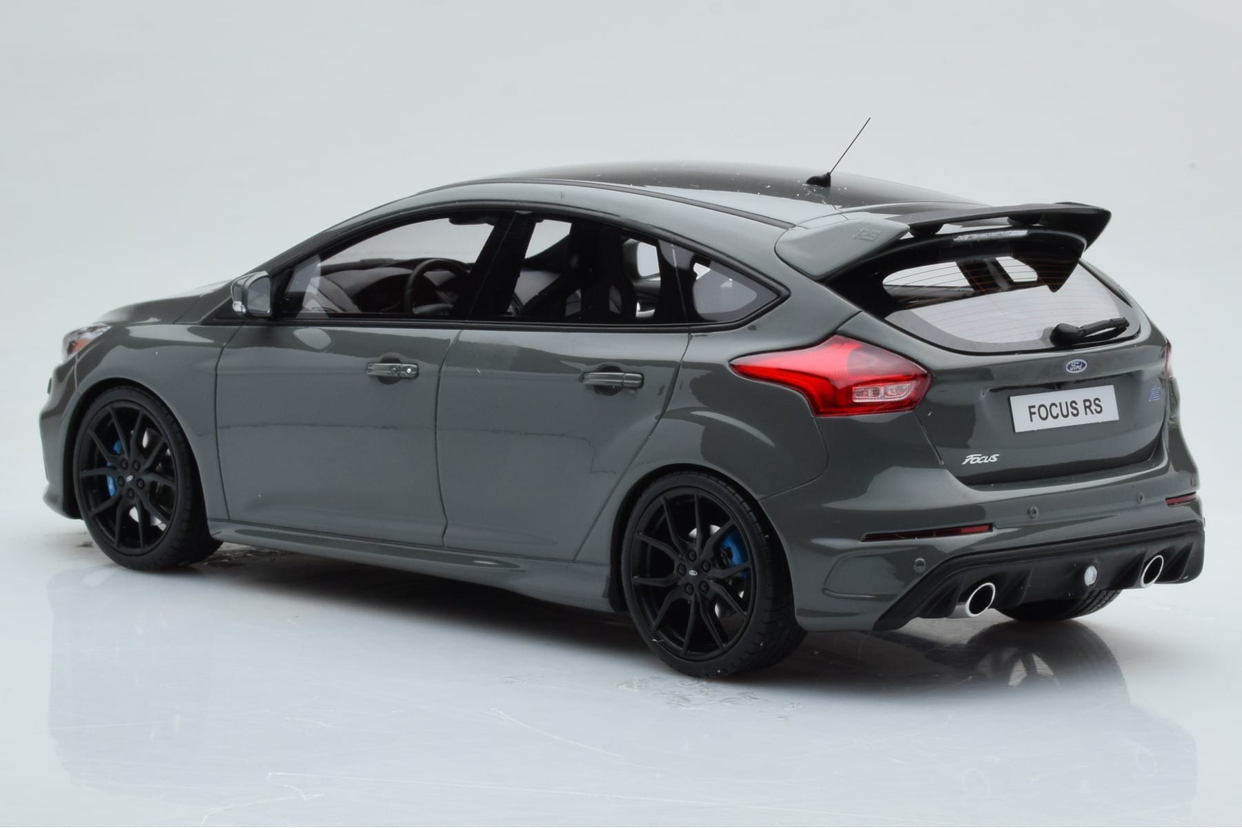 Ford Focus RS Mk3 Stealth Szary Otto 1:18 OT779 Żywica — zdjęcie 5 z 6
