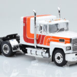 Ford LTL 9000 Biały Czerwony Pomarańczowy IXO 1:43 - image 3 of 5
