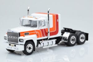 Ford LTL 9000 Biały Czerwony Pomarańczowy IXO 1:43 TR094