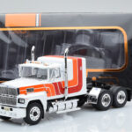 Ford LTL 9000 Biały Czerwony Pomarańczowy IXO 1:43 - image 5 of 5