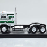 Freightliner FLA Biały Zielony IXO 1:43 - image 2 of 4