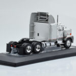 GMC General SBFA Srebrny IXO 1:43 - image 2 of 6