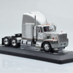GMC General SBFA Srebrny IXO 1:43 - image 4 of 6