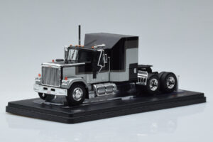 GMC General Srebrny Czarny IXO 1:43 TR117