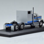 GMC General Srebrny IXO 1:43 TR079 - image 2 of 6