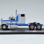 GMC General Srebrny IXO 1:43 TR079 - image 3 of 6