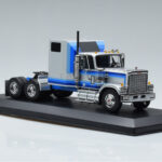 GMC General Srebrny IXO 1:43 TR079 - image 4 of 6